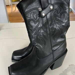 Women’s Cowgirl boots